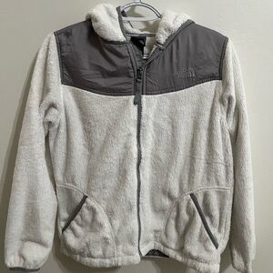 The North Face Kids Gray and White Fleece Jacket, size XL (18)